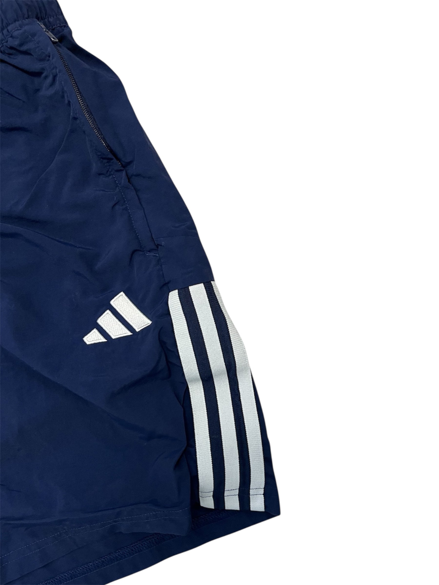 Adidas short sports pants (M)
